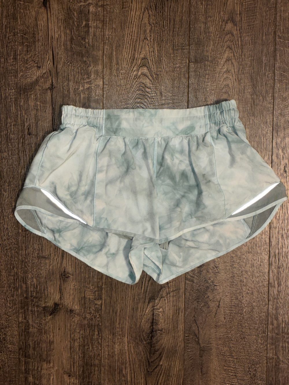 Lululemon Hotty Hot Shorts 2.5” - Color: Diamond Dye Silver Blue - Size: 8